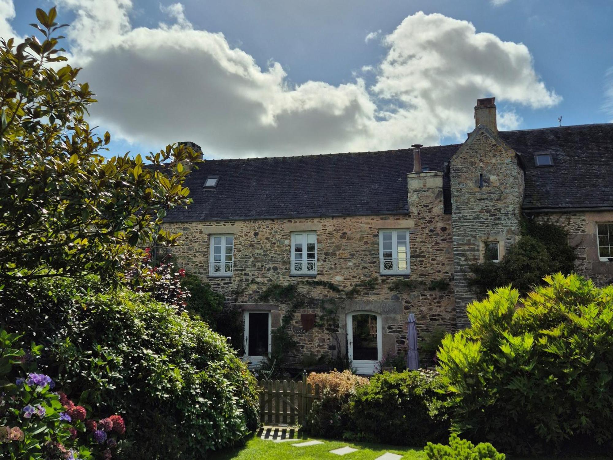 Gite De Charme Au Manoir Du Plessis-Quinquis Sainte-Seve المظهر الخارجي الصورة